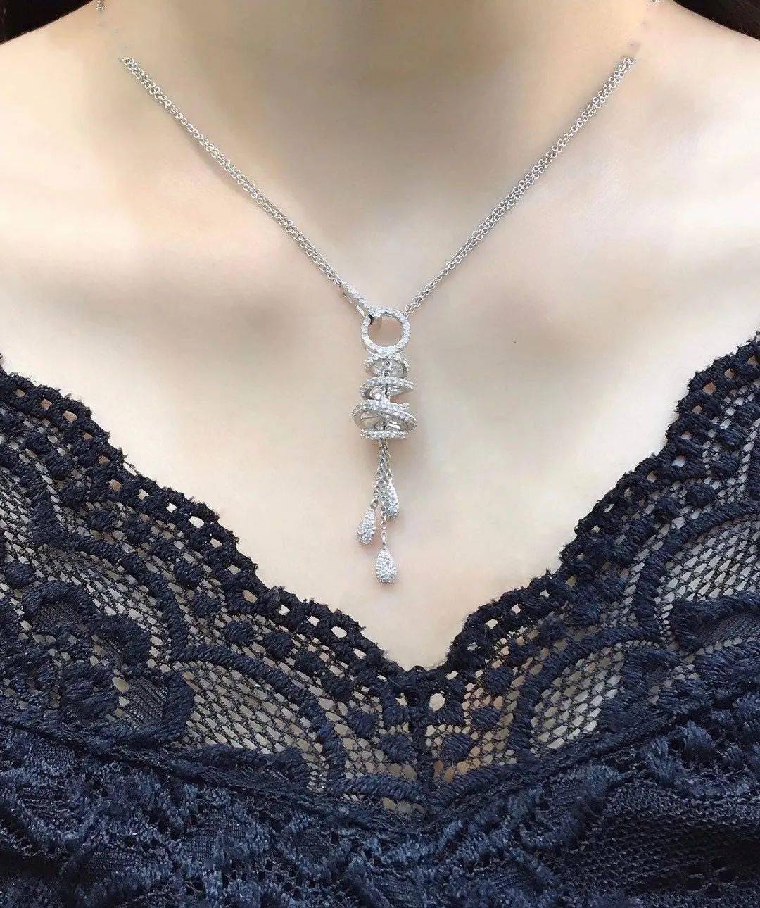 子和|布达拉宫用了多少吨金子和珠宝用来装饰呢？说出来你都不敢相信