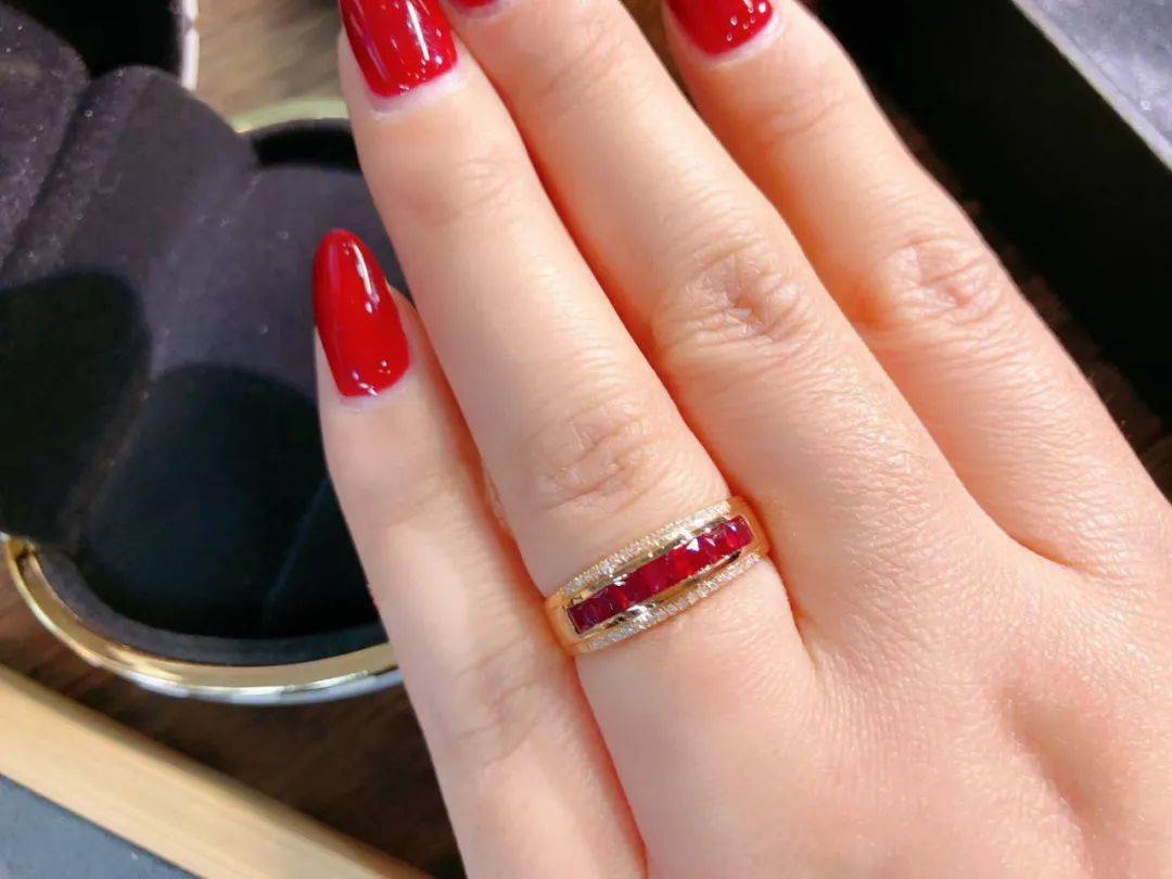 子和|布达拉宫用了多少吨金子和珠宝用来装饰呢？说出来你都不敢相信