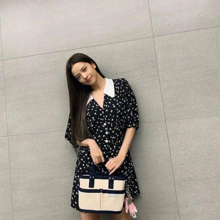 包包|谁说背帆布包的王漫妮，只配给太太圈端茶送水？