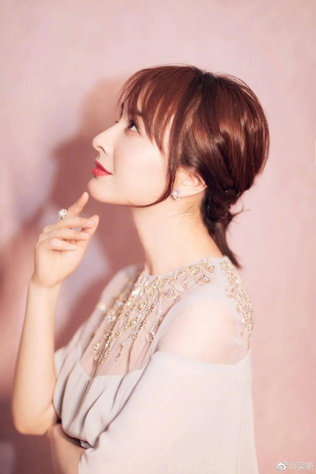 换季|吴昕、林允睡前都在用的懒人超爱保养品，一次性解决换季皮肤敏感、泛红、脱皮...