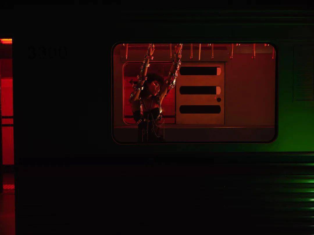 uth|你妆啥 | 我们瞒着王菲拍了她