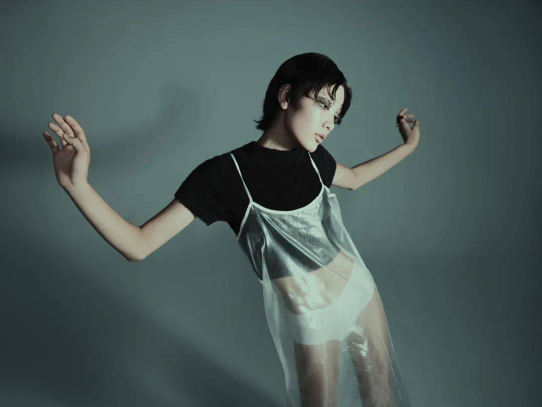 uth|你妆啥 | 我们瞒着王菲拍了她