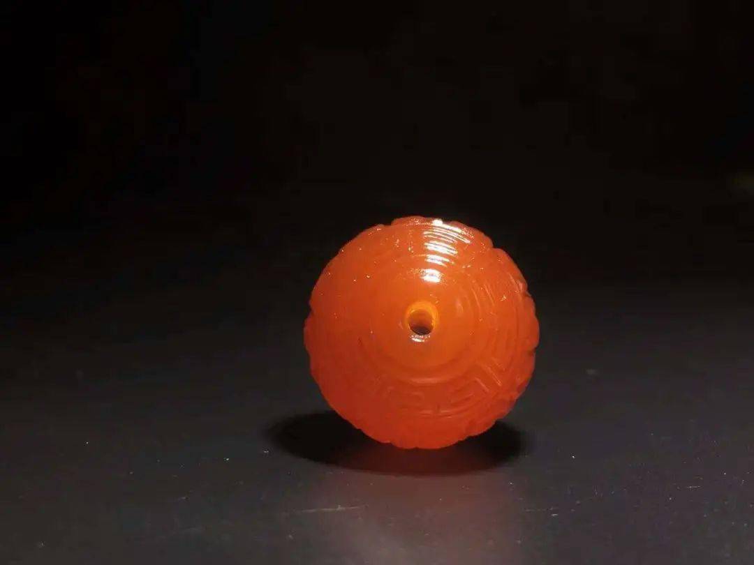 象征|如何戴出手串逼格？这个配饰要选好！