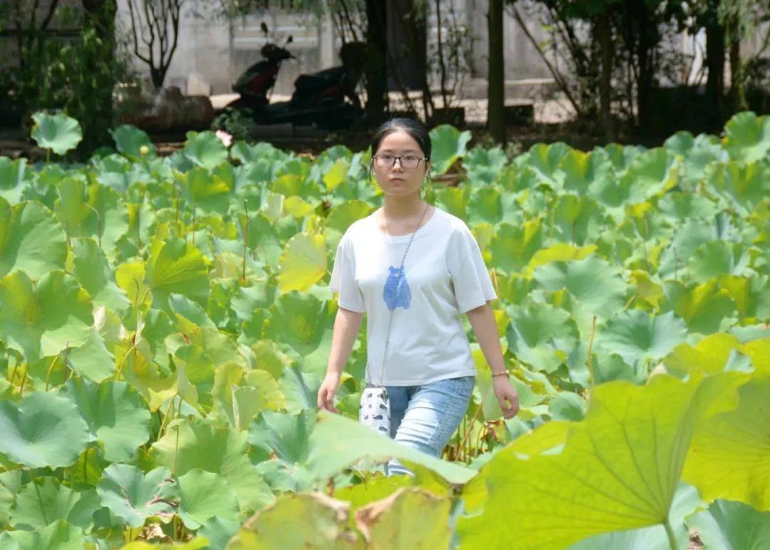 钟芳蓉|留守女孩回应“读北大考古没钱途”：我们这代人会更偏向自己的兴趣爱好