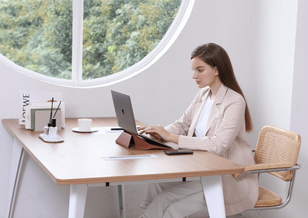 办公|便携笔记本电脑支架包！2种角度，支撑、收纳二合一，实用性逆天！移动办公的社畜有救了！