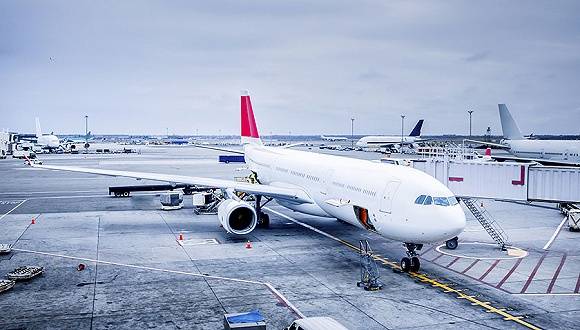 不可能降这么快  据澎湃新闻报道,8月9日7时57分,深圳航空zh9209客机