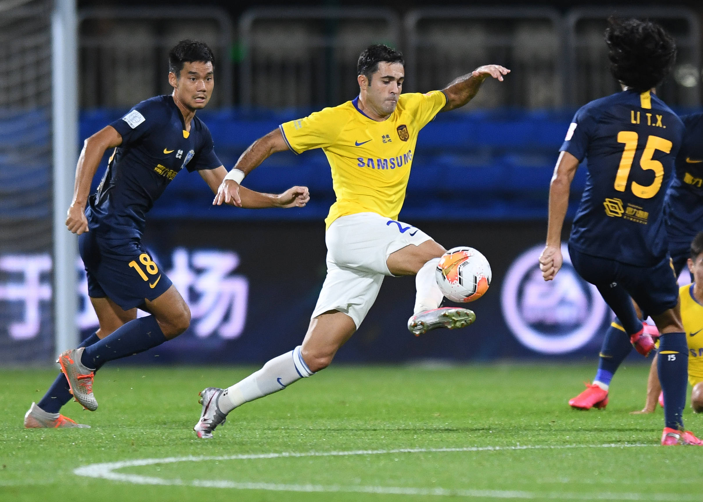 比赛|足球——中超：广州富力对阵江苏苏宁易购