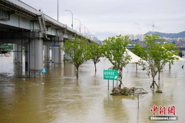 水位|暴雨致首尔汉江水位猛增 附近公园、道路被淹