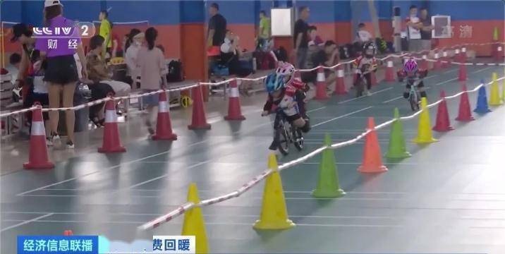 场馆|超4000家体育企业注销备案，跑步机却卖爆！大浪淘沙后，体育产业下个风口在哪？