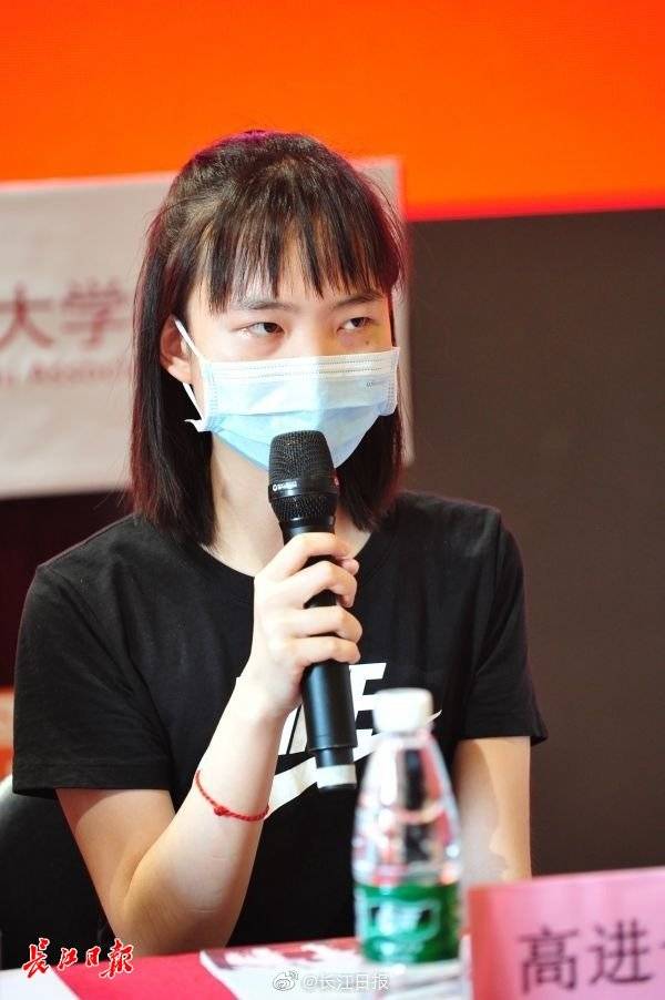 武汉|刚刚，这4位同学在武汉收到了北大今年第一批录取通知书