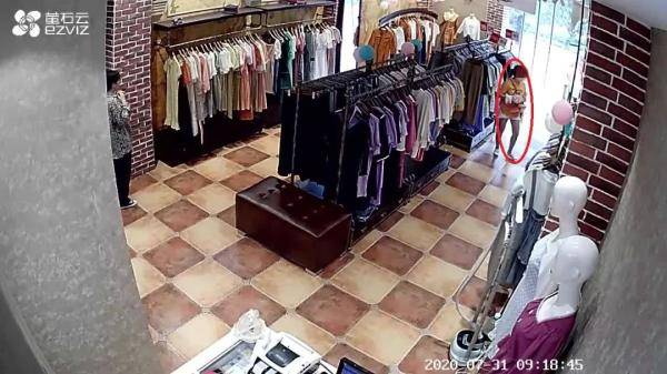 杨某|杭州女子做梦都想不到，闺蜜会当着她面做出这种动作！