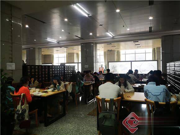 云南省图书馆假期一座难求 读者表示图书馆学习氛围很好 图2