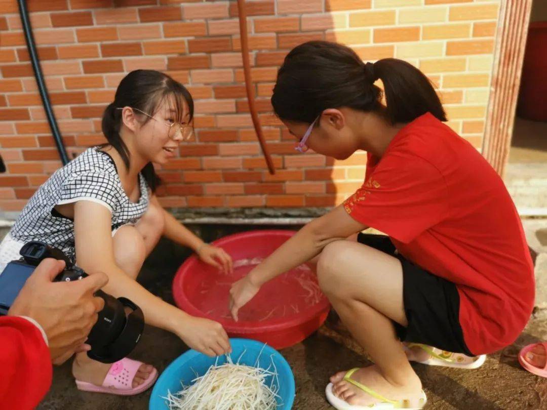 永州|看到成品让人口水直流欧爸的孩子们下厨学做永州血鸭