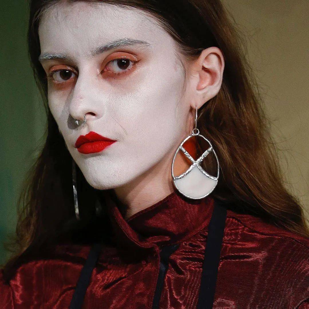 废物|鞋子变花篮，煎蛋做胸衣，他们把“废物”利用玩出了新花样，老改造届设计师了！