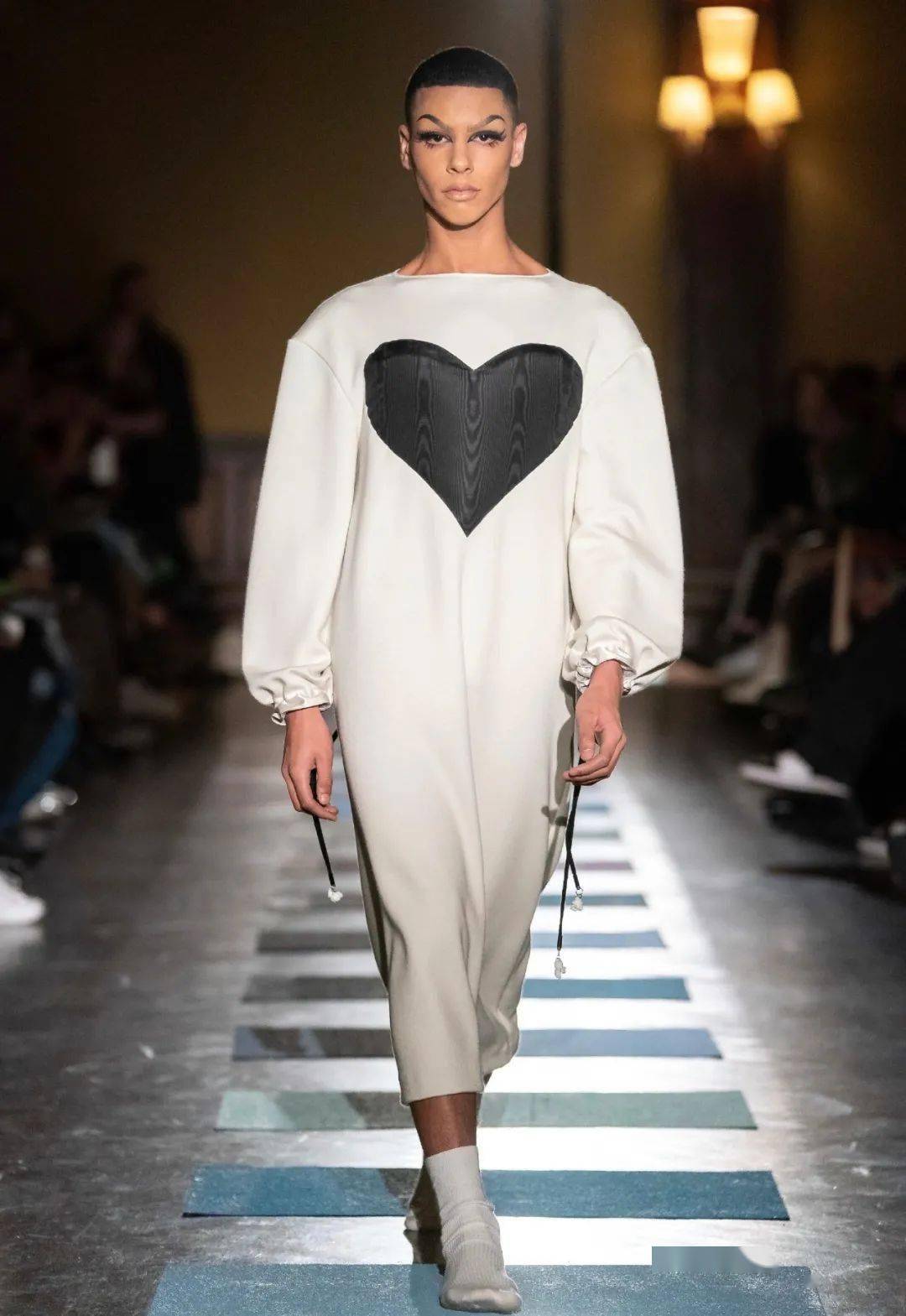 废物|鞋子变花篮，煎蛋做胸衣，他们把“废物”利用玩出了新花样，老改造届设计师了！