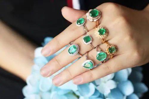 颜色|晒黑了怎么办？想要快速变白,这么戴珠宝就对了!