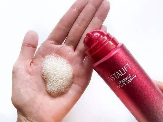 泡泡|ASTALIFT最新泡泡精华，拯救毛孔粗大和皮肤下垂！