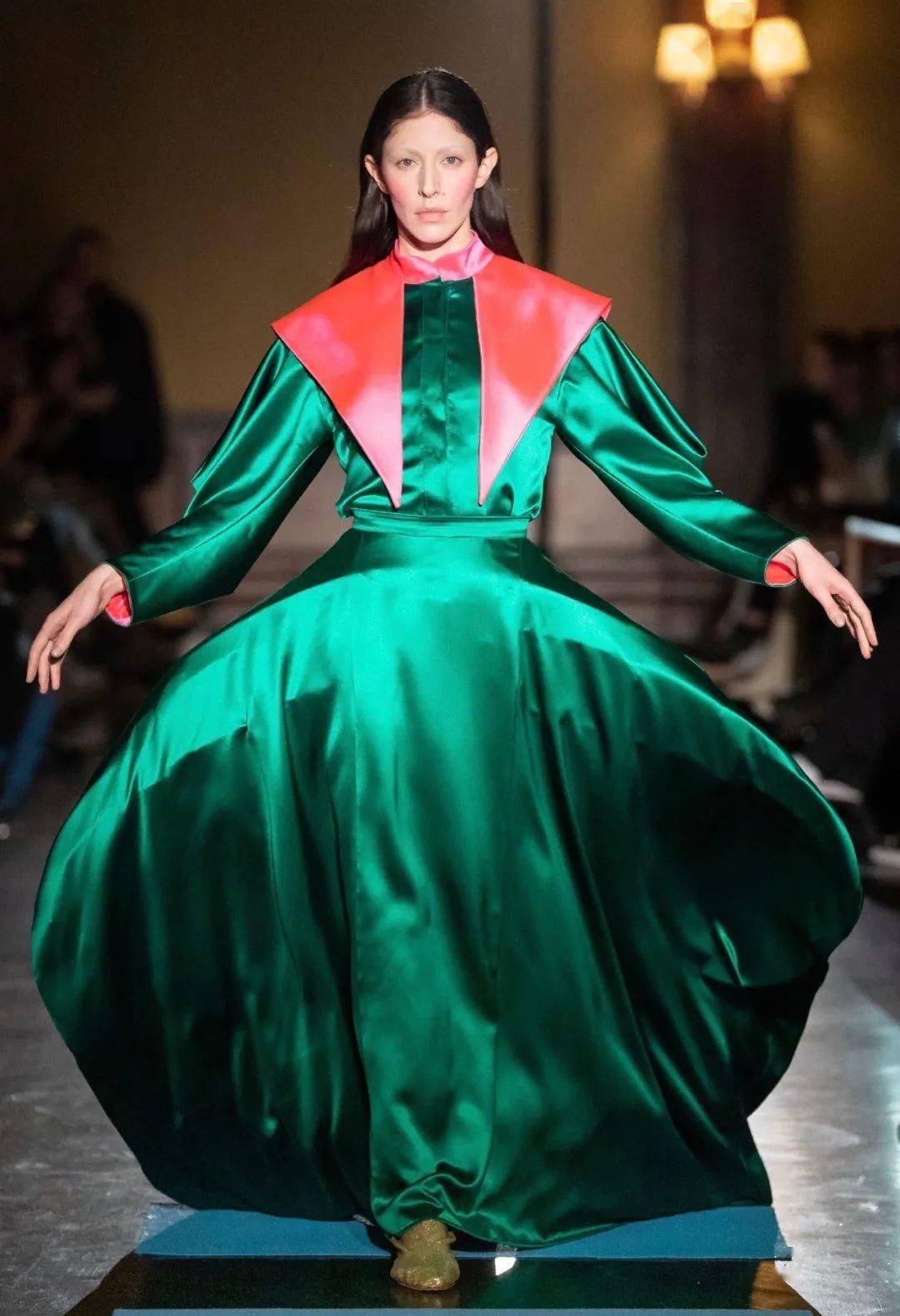 废物|鞋子变花篮，煎蛋做胸衣，他们把“废物”利用玩出了新花样，老改造届设计师了！