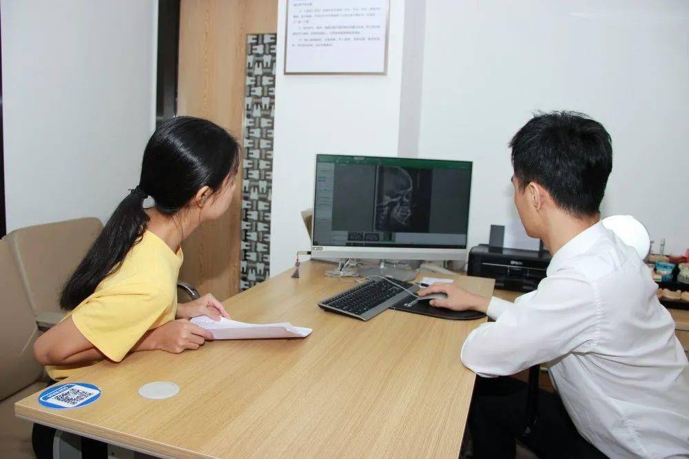 龅牙|广州95后女生从小龅牙，嘴巴都快闭不上！朋友却劝她不要矫牙，一年后......