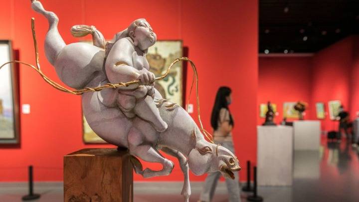 此次展览共展出327件以讴歌"蒙古马精神"和展现马文化为主题的雕塑
