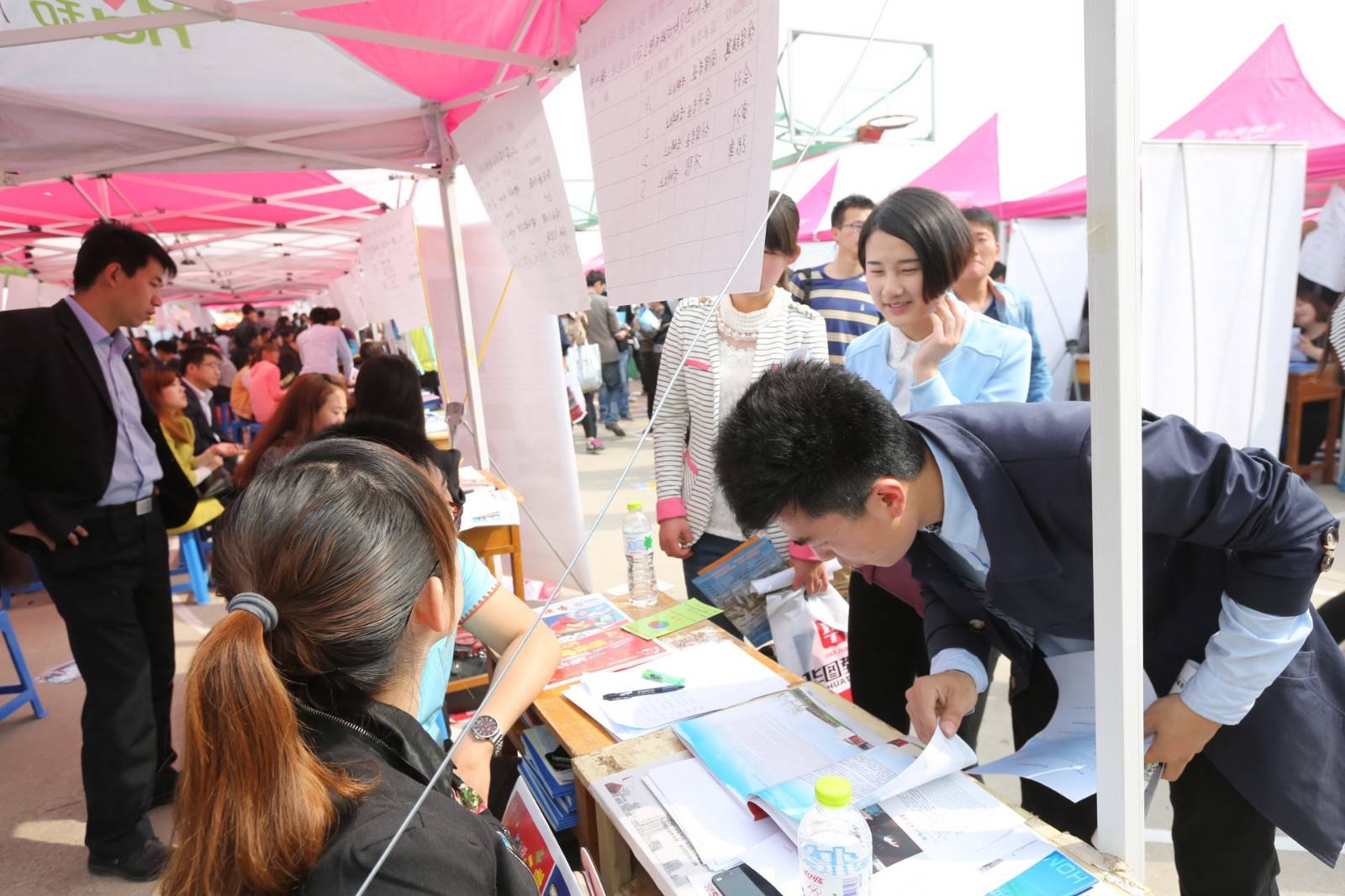 招聘|高校毕业生就业专场招聘月活动启动德州一个月内举办30场户外招聘会