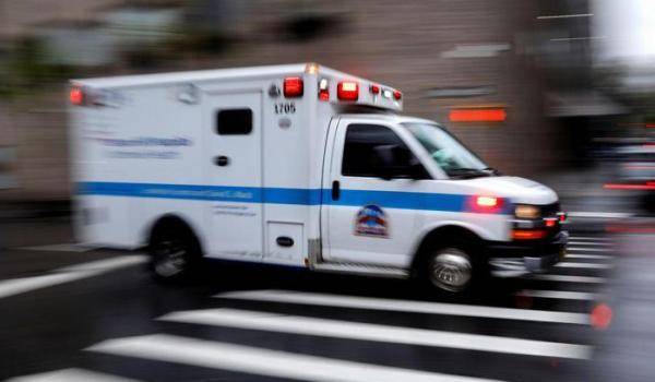 急救|加拿大急救人员不带担架出诊 让患者自行爬向救护车