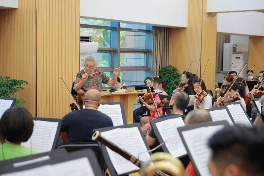 郑小瑛|91岁女指挥家郑小瑛领衔中文版《茶花女》再登鹭岛厦门