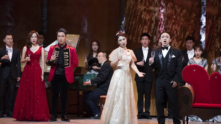 郑小瑛|91岁女指挥家郑小瑛领衔中文版《茶花女》再登鹭岛厦门