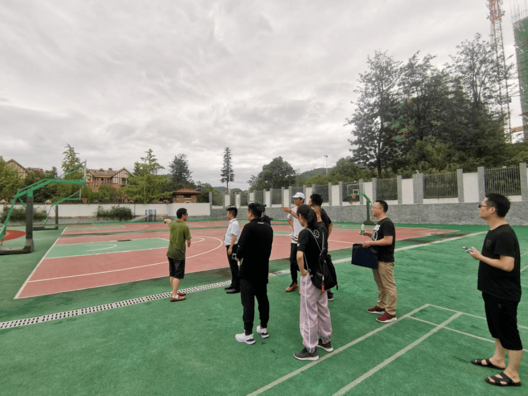 在东山国际小学勘察赛场安全设施