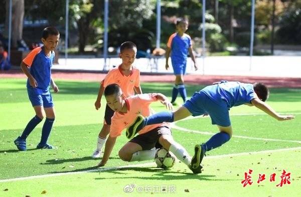 詹松|足球小将精彩对抗