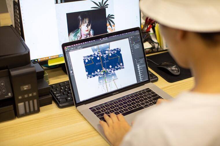 陈际州|淘宝上这名大学生火了：从世界名校退学回国，他把汉服卖到了海外