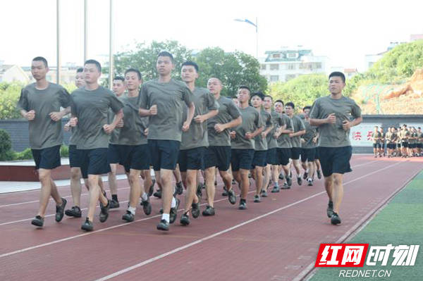 青年|岳阳军分区组织大学生应征青年开展役前训练