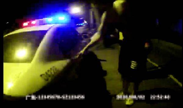 小区|情侣吵架，为何最终双双入班房？！