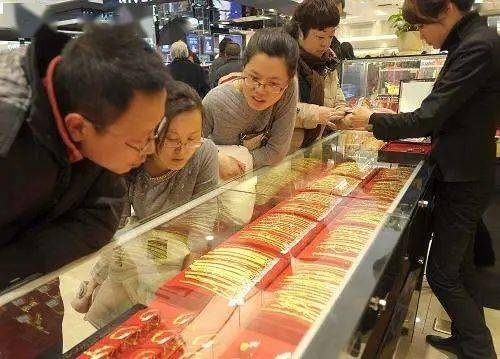 黄金回收金价实体店 e7ded81c082a459a84b92fe5cb6232f3.jpeg