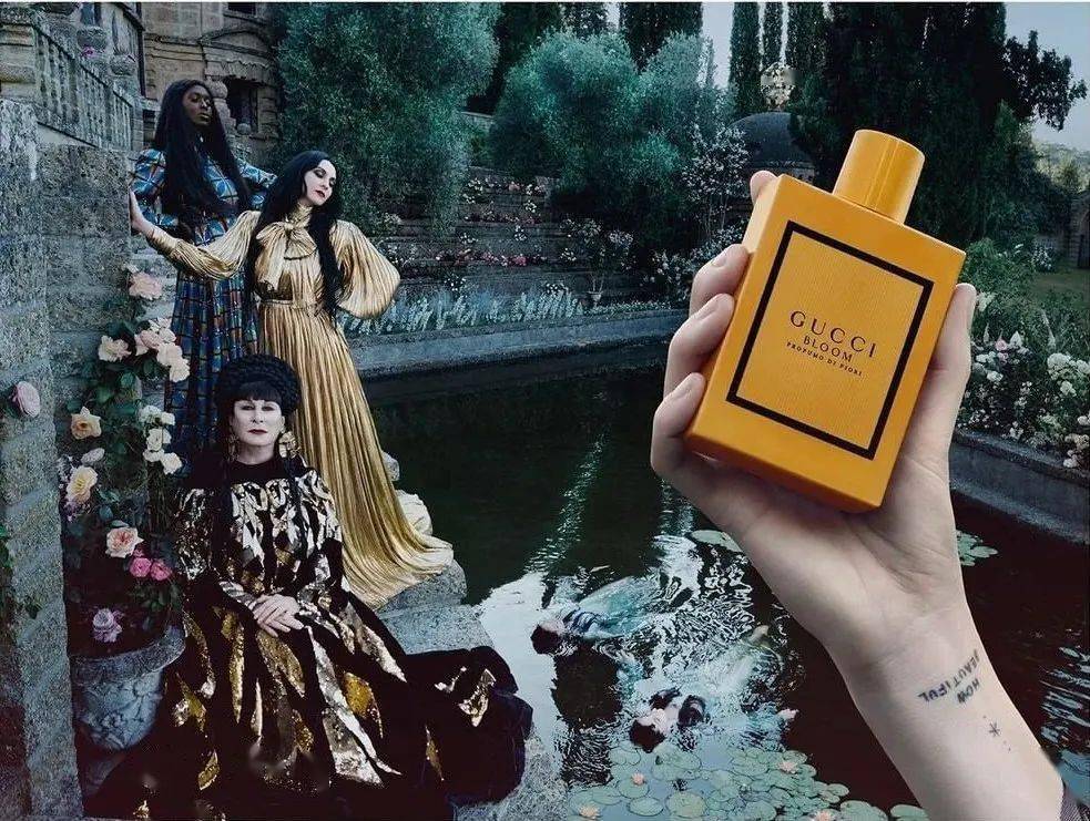 江疏影|化女团妆、一起吃“网红套餐”，江疏影关晓彤的姐妹聚会好开心 | 美妆周盘点