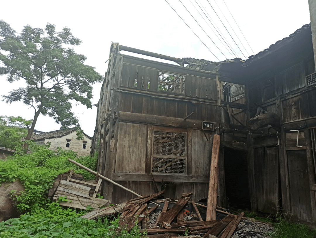 双楼村历史悠久,据称北宋真宗时,张氏兄弟建有楼房两座,题额"双楼"