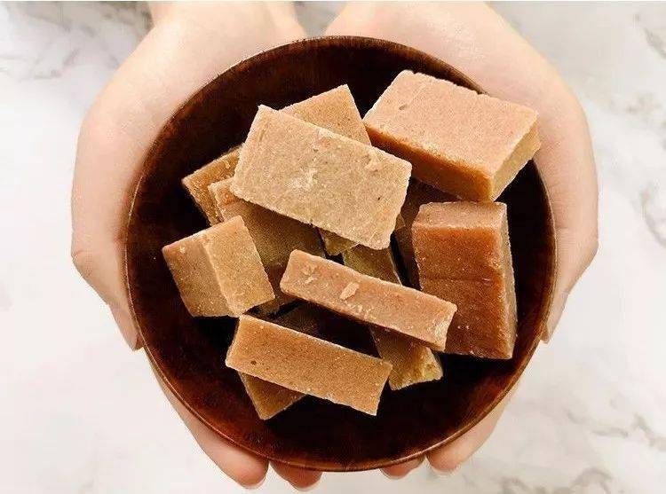 老少|零添加，酸甜适口，全家老少都爱吃的美味零食！天然山楂怡块