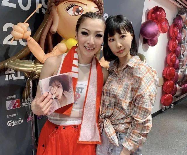 加油！30岁香港歌手抗癌8年，癌细胞已扩散全身