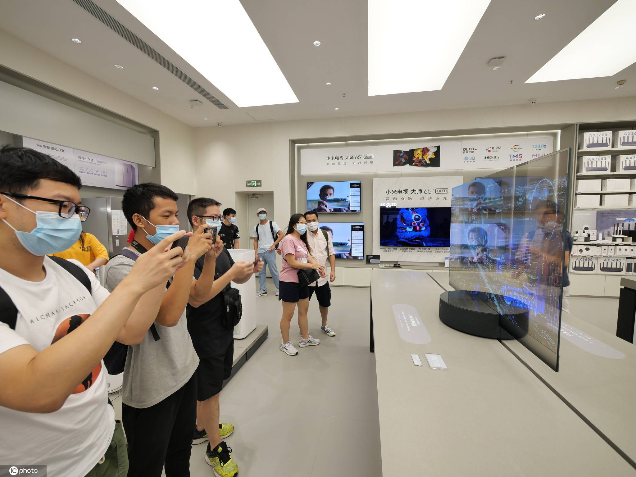 电视|小米发布全球首款量产上市OLED透明电视 极具未来感