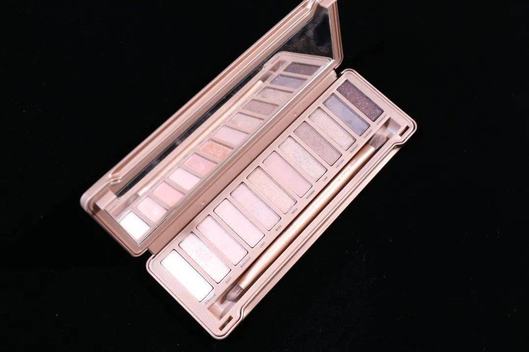 美人|彩妆博主人手一盘的UD眼影，究竟是真好用还是纯跟风？！