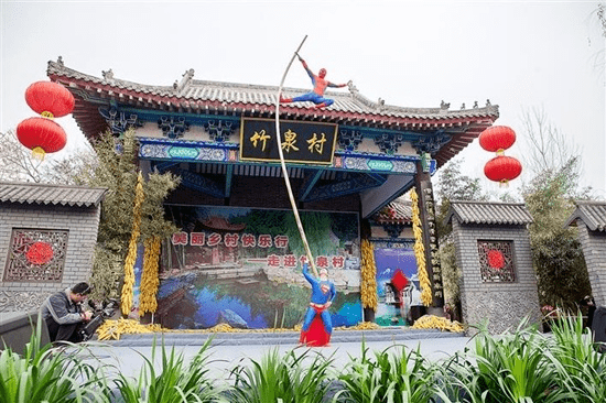 从武术到杂技的传承 看菏泽非遗“孔楼杂技”的演变“bsports必一”(图8)
从武术到杂技的传承 看菏泽非遗“孔楼杂技”的演变“bsports必一”(图8)