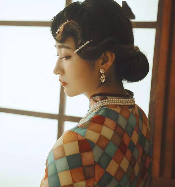 翡翠|清代满绿翡翠珠链现身鉴宝,一颗就值20万?!