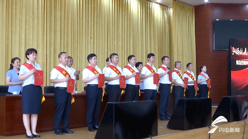 疫情|致敬中国医师节 他们用医德和医术筑起岛城的生命防线……