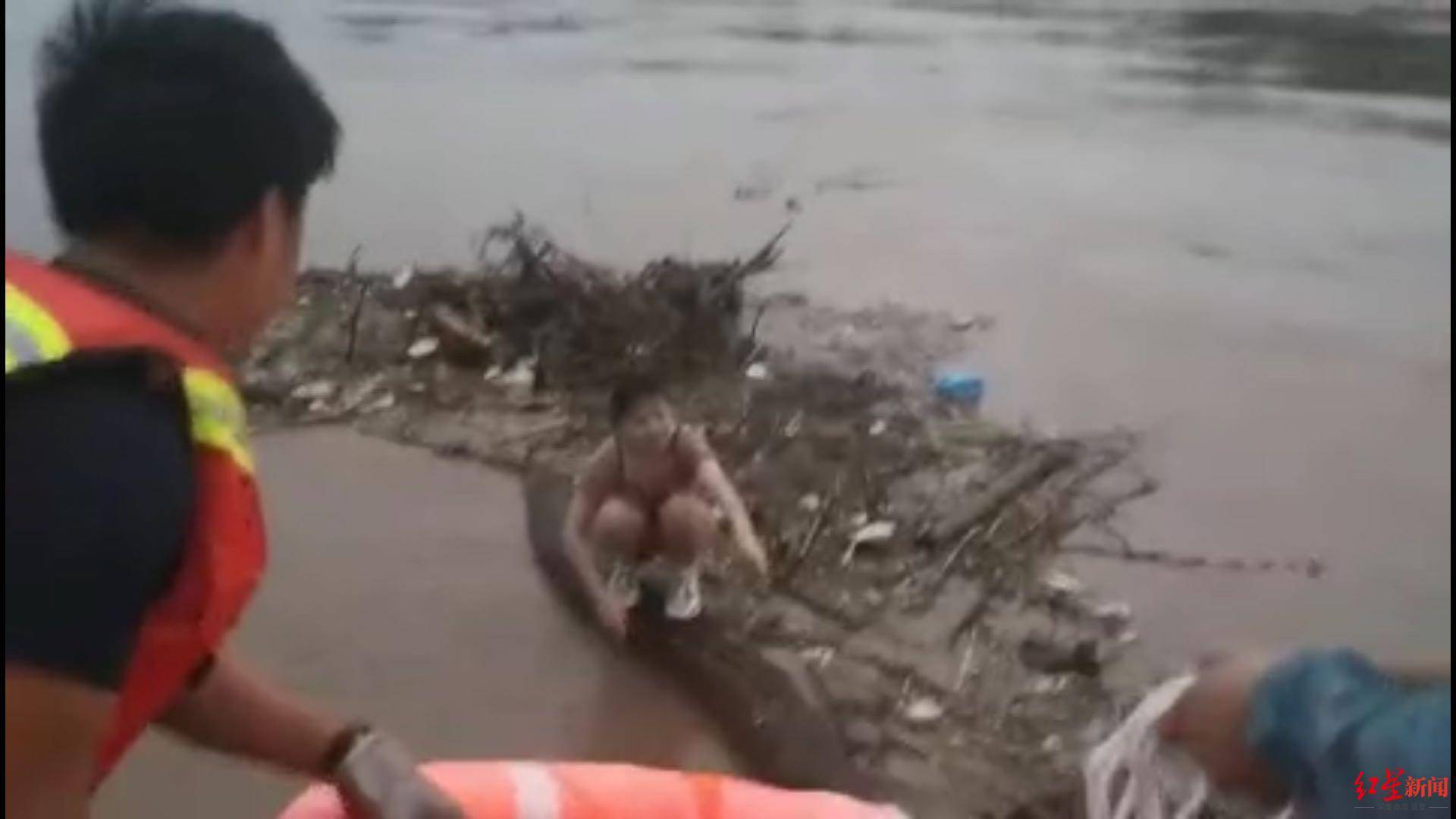 长江|奇迹！24岁女子洪峰中跳长江，漂流6小时81公里获救 救援人员详解生还七大原因