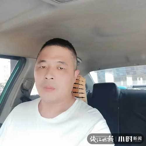 杭州|10岁男孩手捧两万现金上了车，杭州的哥都看愣住了！立马反锁车门