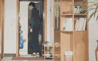 一米8几的汉子和1米5左右的妹子 站一起撒撒糖,这 最萌身高差 而在