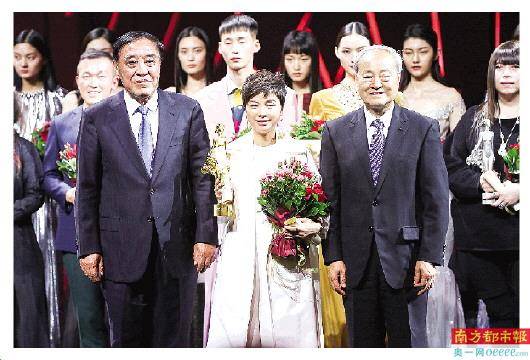 赵卉洲|曾为中国设计不被国际认可沮丧 将剪纸刺绣融入展示东方神韵