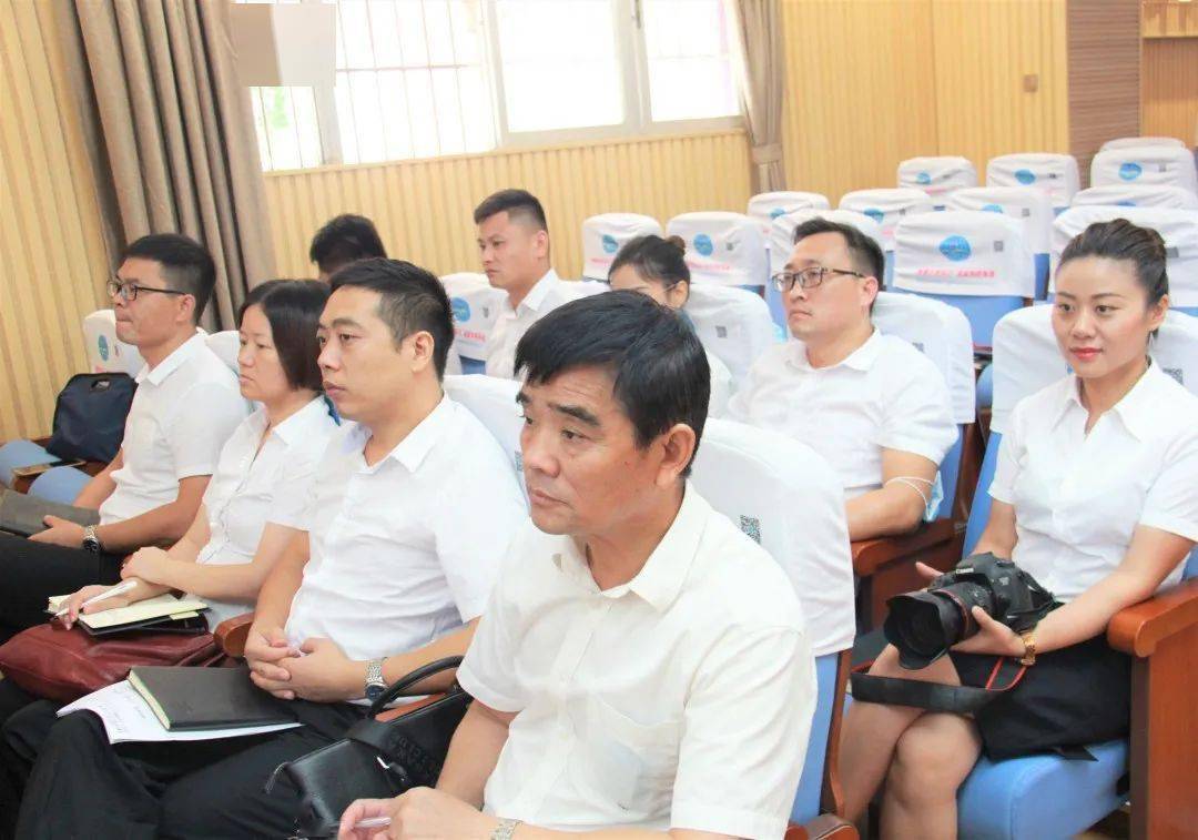 曲谱育上班前培训_不想上班图片