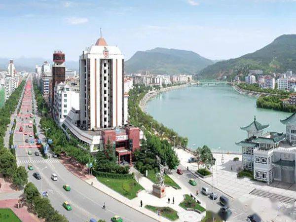 广元2020年GDP_街拍四川广元美女