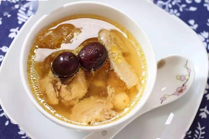 花胶红枣枸杞鸡翅汤